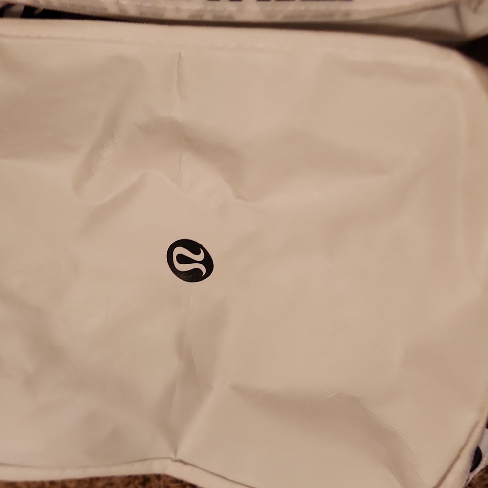 lululemon athletica Black, Red and White Tote Bags Total Of 4 - Picture 4 of 6